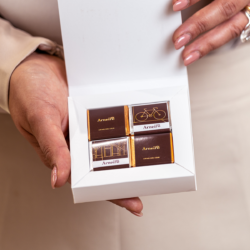 napolitanas de chocolate caixa personalizada lembranças para empresas